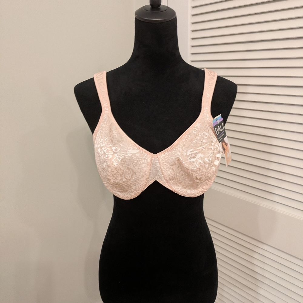 Women's Size 42 C Bali Underwear Bra New With Tag